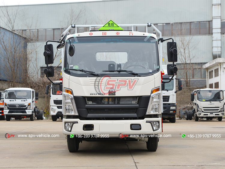 HOWO Light Gas Cylinder Logistic Truck - Front